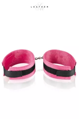 Rosa und schwarze Handgelenksmanschetten