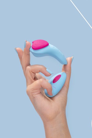 Fairygasm HeartGem blau in der Hand, sichtbare Struktur