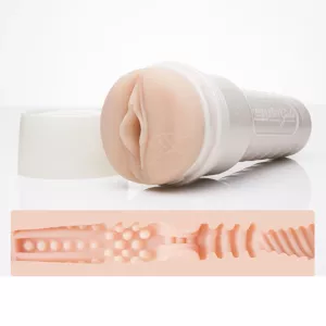 Fleshlight Dillion Harper – Produit avec actrice et gaine en profil 2