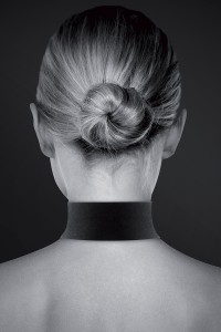 Wide collar with lace-up front 2