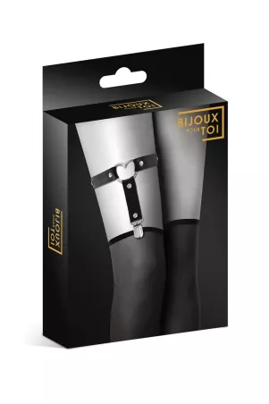 Adjustable garter with heart